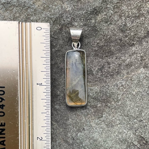 Labradorite Silver Pendant - Picture 3 of 7